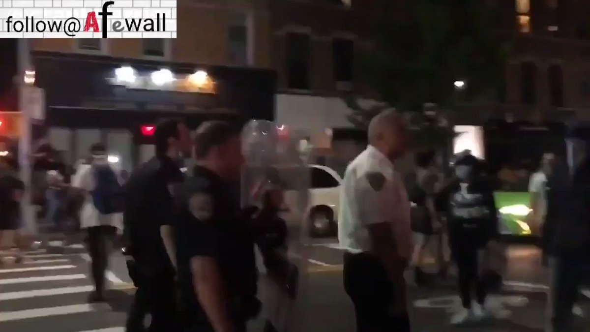 Görüntüler inanılmaz...
🇺🇸Amerika’da polisin insanlara uyguladığı şiddet bitmek bilmiyor. #AbdYanıyor #GeorgeFloydprotest https://t.co/uKwZcUyHvj