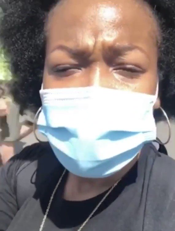 gregarious (@gryking) on Twitter photo 2020-05-31 16:53:34 Black Protestor caught 2 White Protestors tagging Starbucks. Black Protestor caught 2 White Protestors tagging Starbucks.