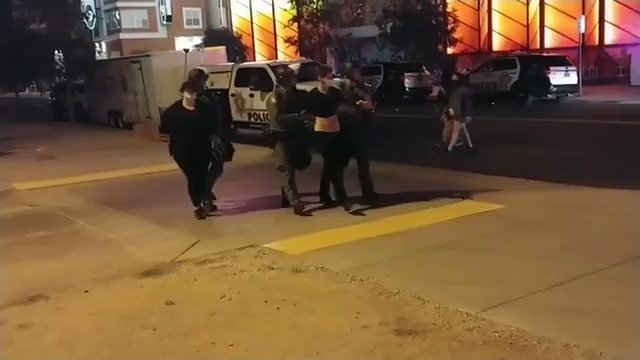 What the hell? https://t.co/zbAuvkjJJV