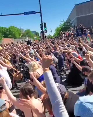 Larissa Costas (@Larissacostas) on Twitter photo 2020-05-31 23:48:20 EEUU: Impresionante video de las protestas en contra de la brutalidad policial en Estados Unidos #BLACK_LIVES_MATTERS #JusticeForFloyd EEUU: Impresionante video de las protestas en contra de la brutalidad policial en Estados Unidos #BLACK_LIVES_MATTERS #JusticeForFloyd