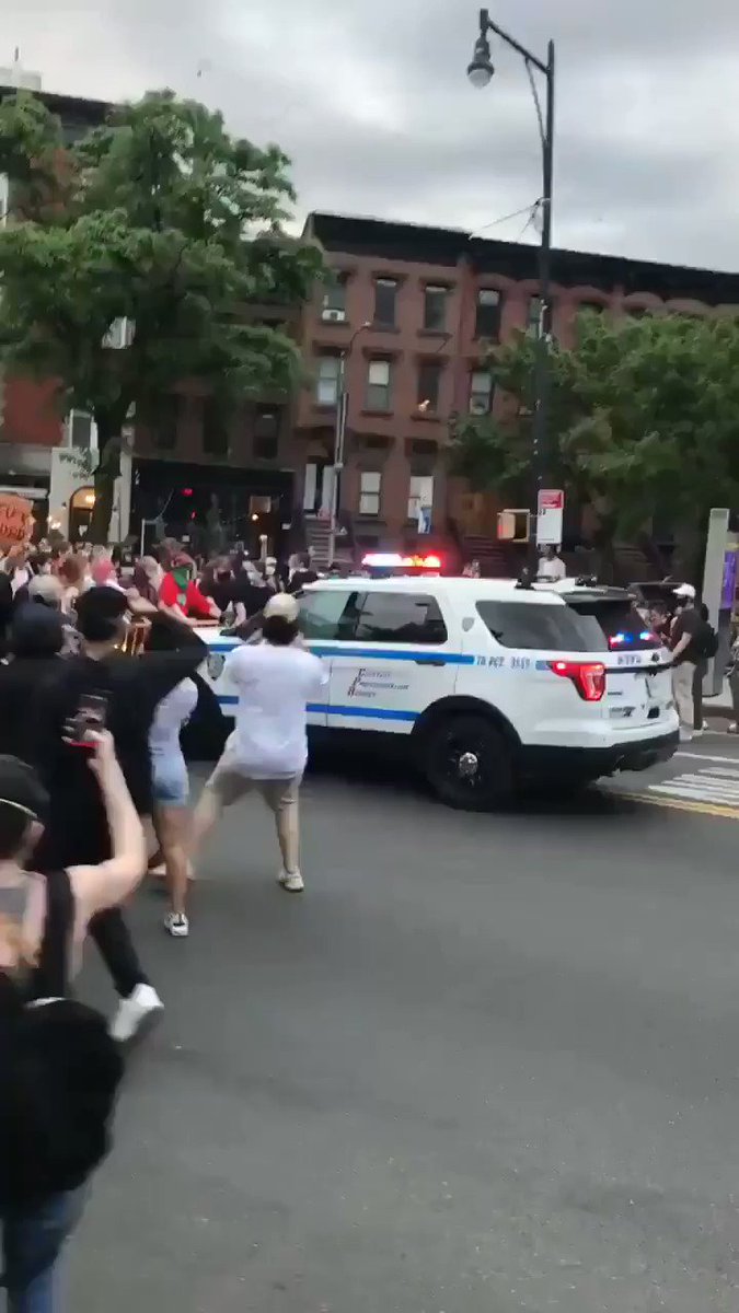 Fucking police, they just abuse their "power" Wait tour time to pay for everything you have done Will come!!! #GeorgeFloyd https://t.co/nOBWasi6vh