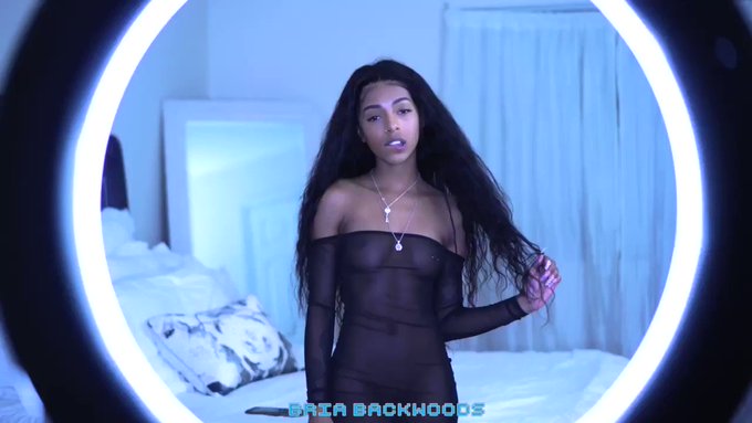 I feel like I&rsquo;m in a fucking movie 🤤  See more:  https://t.co/pJW7gQoOtO  https://t.co/aIRx22ZhPp https://t