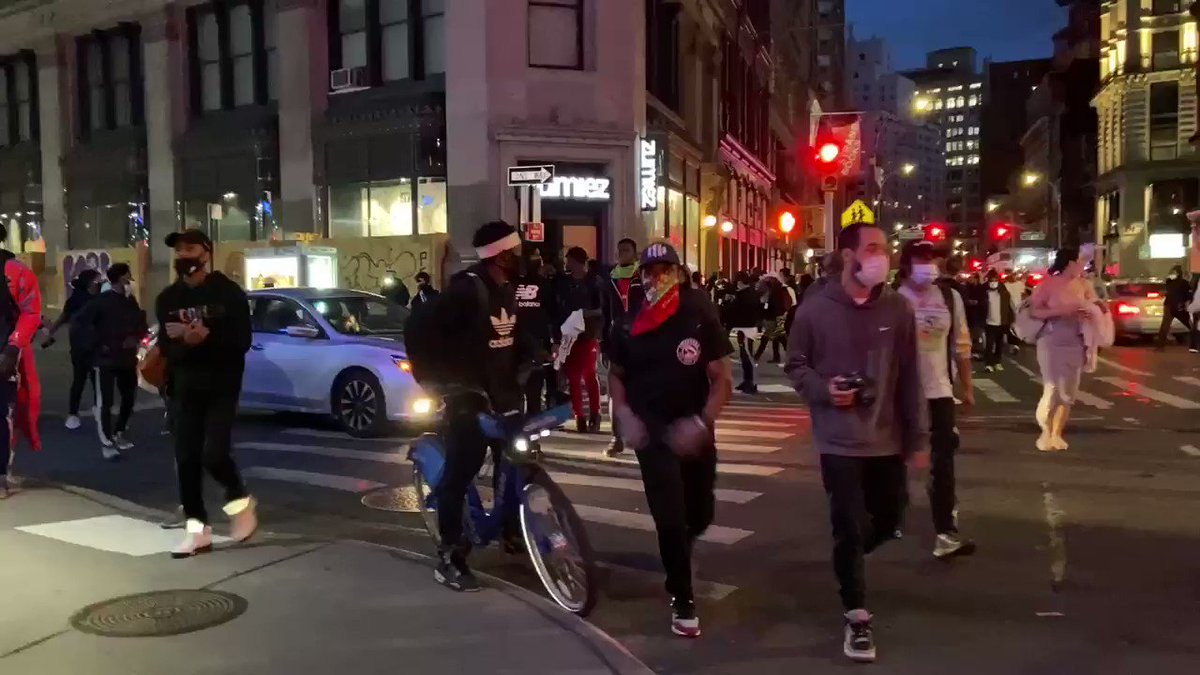 Looting has begun in NYC
https://t.co/O8PIczc7Hb