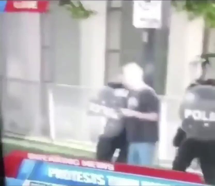 Eric 🔥🎶🍁 (@EricSilvaNasci1) on Twitter photo 02/06/2020 12:47:01 This is crazy man, look what these 🐷 are doing 🤬🤬 #DictatorTrump #protests2020 This is crazy man, look what these 🐷 are doing 🤬🤬 #DictatorTrump #protests2020