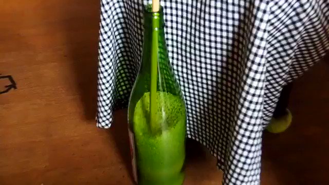 黒森庵の こんくらい 一升瓶に玄米を詰めて棒で搗くのは 何時間かかかる作業だけど 我が家は人海戦術が可能だから 苦にならないどころか 生活にすでに組み込まれている 黒森庵の こんくらい 一升瓶に玄米を詰めて棒で搗くのは 何時間かかかる作業だけど 我が家は人海戦術が可能だから 苦にならないどころか 生活にすでに組み込まれている
