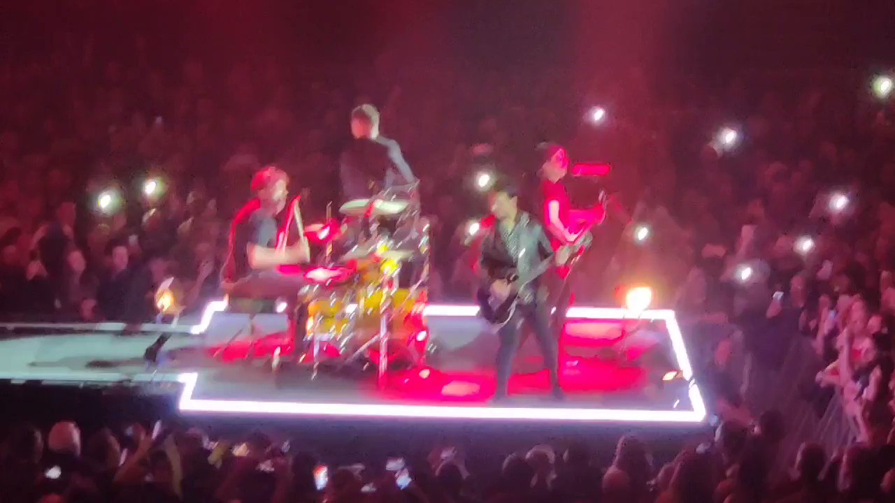 Happy birthday to one of my musical heroes, the legend that is Kelly Jones 