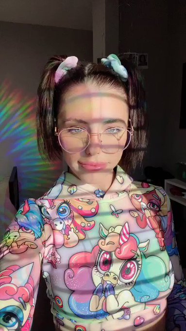 Let’s hangout and make cupcakes on https://t.co/swxOph2QHn at 11:30am pst! It’ll be a nice light master