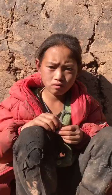 交织声 - 中国陷入多重贫困中的“留守儿童”。 