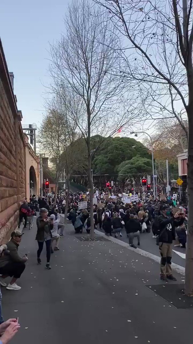 The march paused for a moment, kneeling in the street in remembrance of those deaths in custody. This is Castlereagh St, just down from Central Station. The crowd is now chanting George Floyd’s name https://t.co/usgbv1C41A