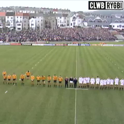 Clwb Rygbi (@yclwbrygbi) on Twitter photo 2020-06-06 16:17:31 ⏰Awr i fynd! @S4C 18.15 Abertawe v Awstralia 1992. 10,000 o gefnogwyr yn morio canu’r anthem ar faes San Helen! A packed St Helen’s in fine voice ahead of Swansea v Australia! ⏰Awr i fynd! @S4C 18.15 Abertawe v Awstralia 1992. 10,000 o gefnogwyr yn morio canu’r anthem ar faes San Helen! A packed St Helen’s in fine voice ahead of Swansea v Australia!