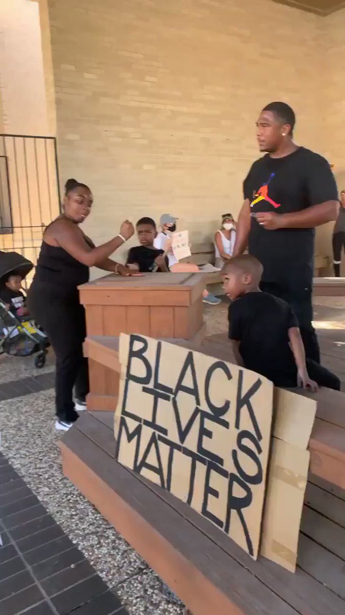 Reynaldo Leaños Jr. (@ReynaldoLeanos) on Twitter photo 2020-06-07 03:04:15 Dancing, singing and chanting at today’s peaceful protest in Edinburg in the #RGV to stand in solidarity with #BlackLivesMatter, demand justice & change after George Floyd’s death & talk about anti blackness in the Latinx community Dancing, singing and chanting at today’s peaceful protest in Edinburg in the #RGV to stand in solidarity with #BlackLivesMatter, demand justice & change after George Floyd’s death & talk about anti blackness in the Latinx community