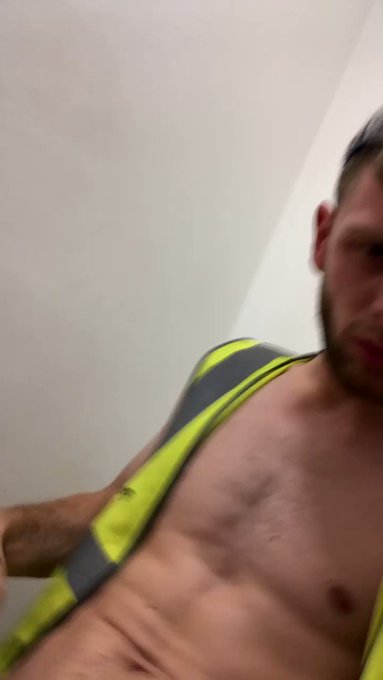 Someone come suck it hard. 

Work scally suck now this grafting has got my horny 😈😈😈 https://t.co/Ix
