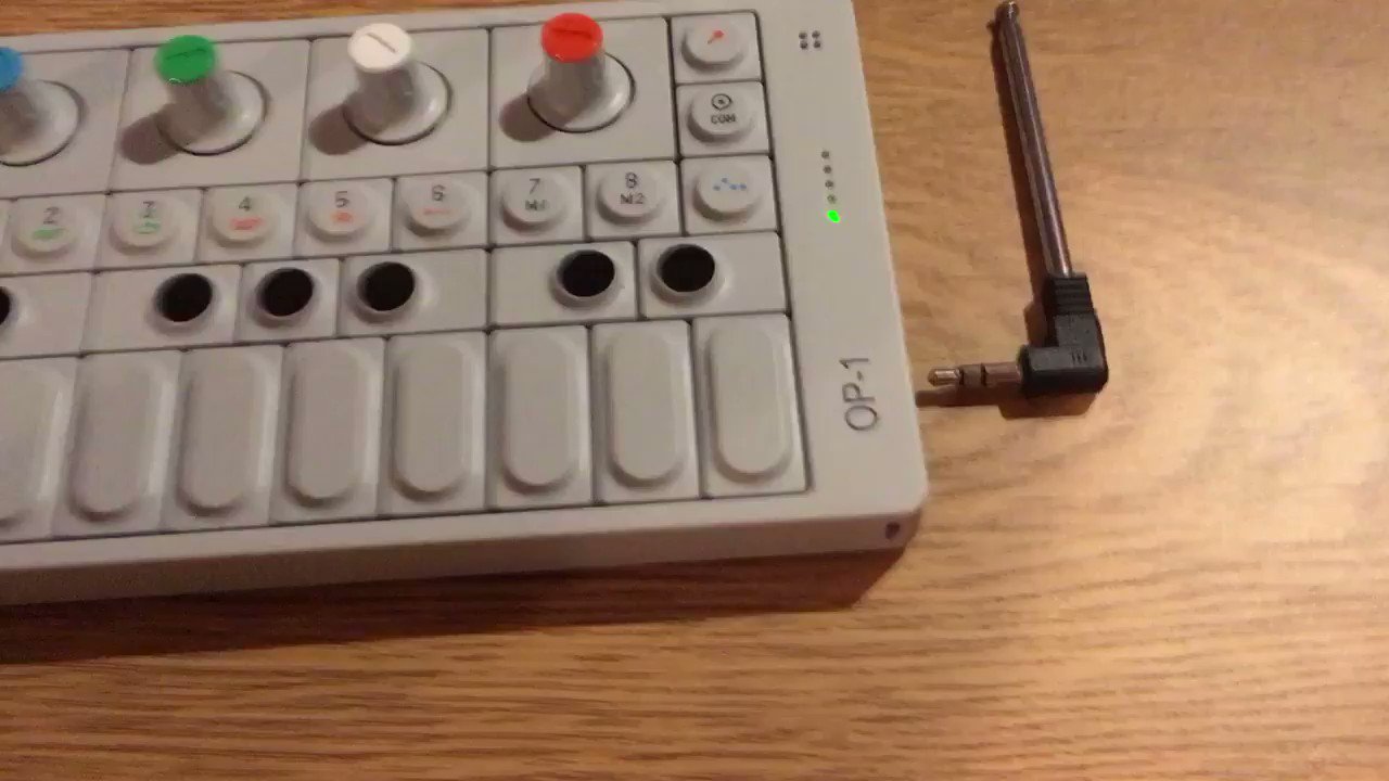 国産】 美品 teenage engineering ラジオアンテナ付属 op-1 鍵盤楽器