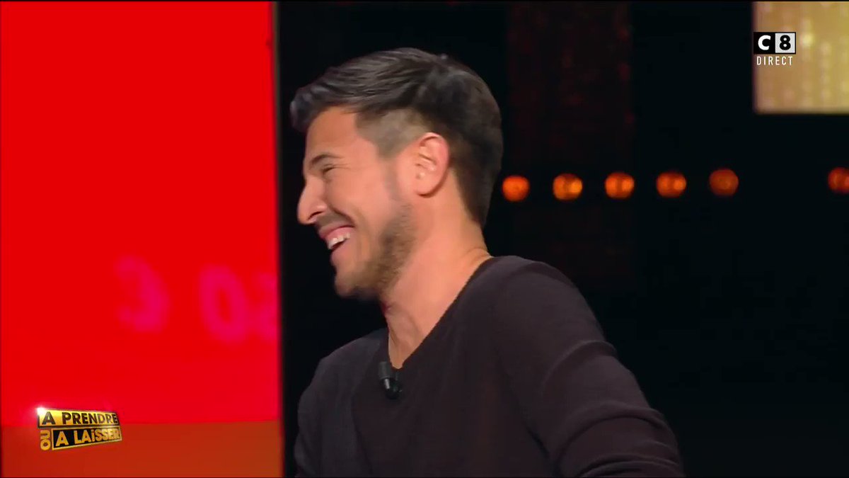 .@vincentniclo était notre premier invité mystère de la semaine et nous a offert une petite démonstration de son talent 🎤 Est-ce suffisant pour porter chance à Virginie ? 🧐 📦 #APOAL https://t.co/WWsWxjqbie