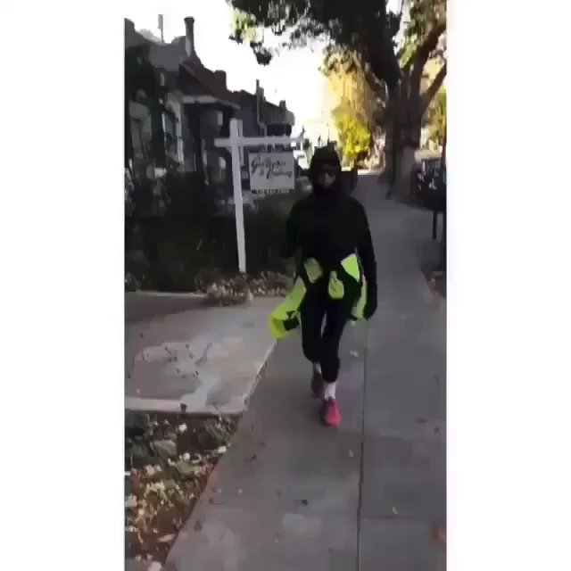 That’s what she get😂😂😂😂 https://t.co/Yvz3flO64G