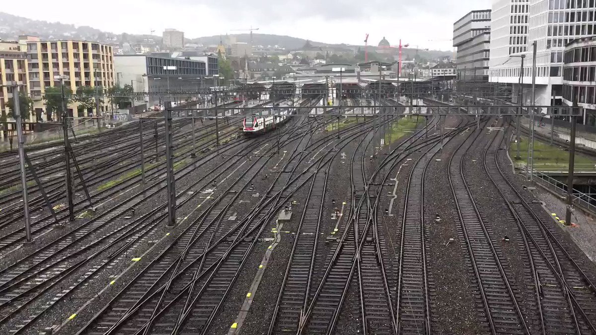 Sbb Medienstelle On Twitter Der Negrellisteg Durfte Der Neue Lieblingsort Fur Fotografierende Bahnfans Werden Sbbcffffs Trainspotting