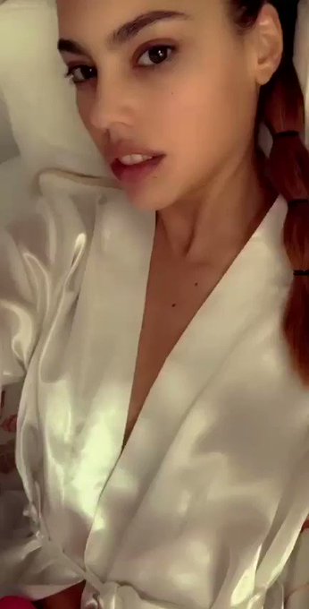 Mis únicos videos xxx actuales... Cada día aquí https://t.co/MWgMLVT9iT https://t.co/BcMHlmUUrK