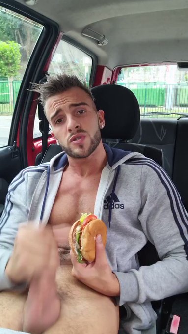 Alors tu n'es toujours pas venu voir qui prend ce croq de burger ?!?! Moi ou mon amis ?? Plut&ocirc;t exitant