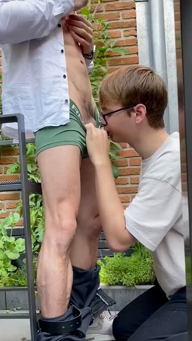 The cute @steeftaurus skipped breakfast to get a mouthful of my ?? 

See him suck me in my back yard