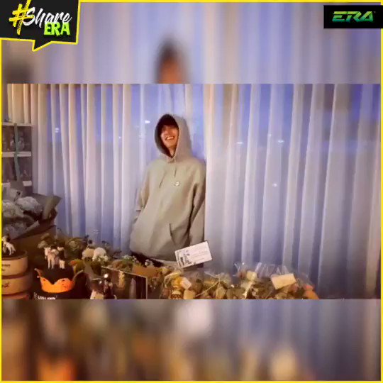 Happy birthday Lee Min Ho, wow banyak gila kek dengan hadiah dia gaisss. .
Kredit: 