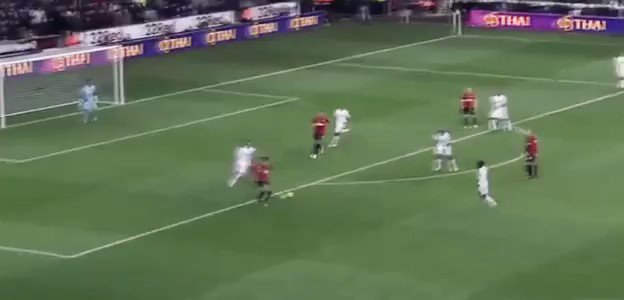 Ashley Williams almost murdering Robin van Persie   Happy Birthday El Capitan    