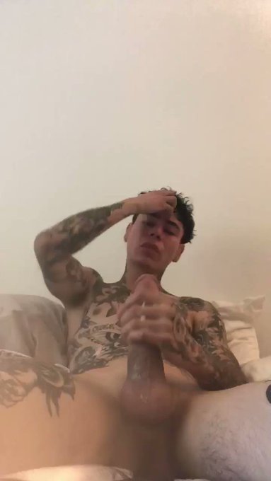 can someone lend me a hand or two 🤲🏻 https://t.co/JjsvUSeg5V