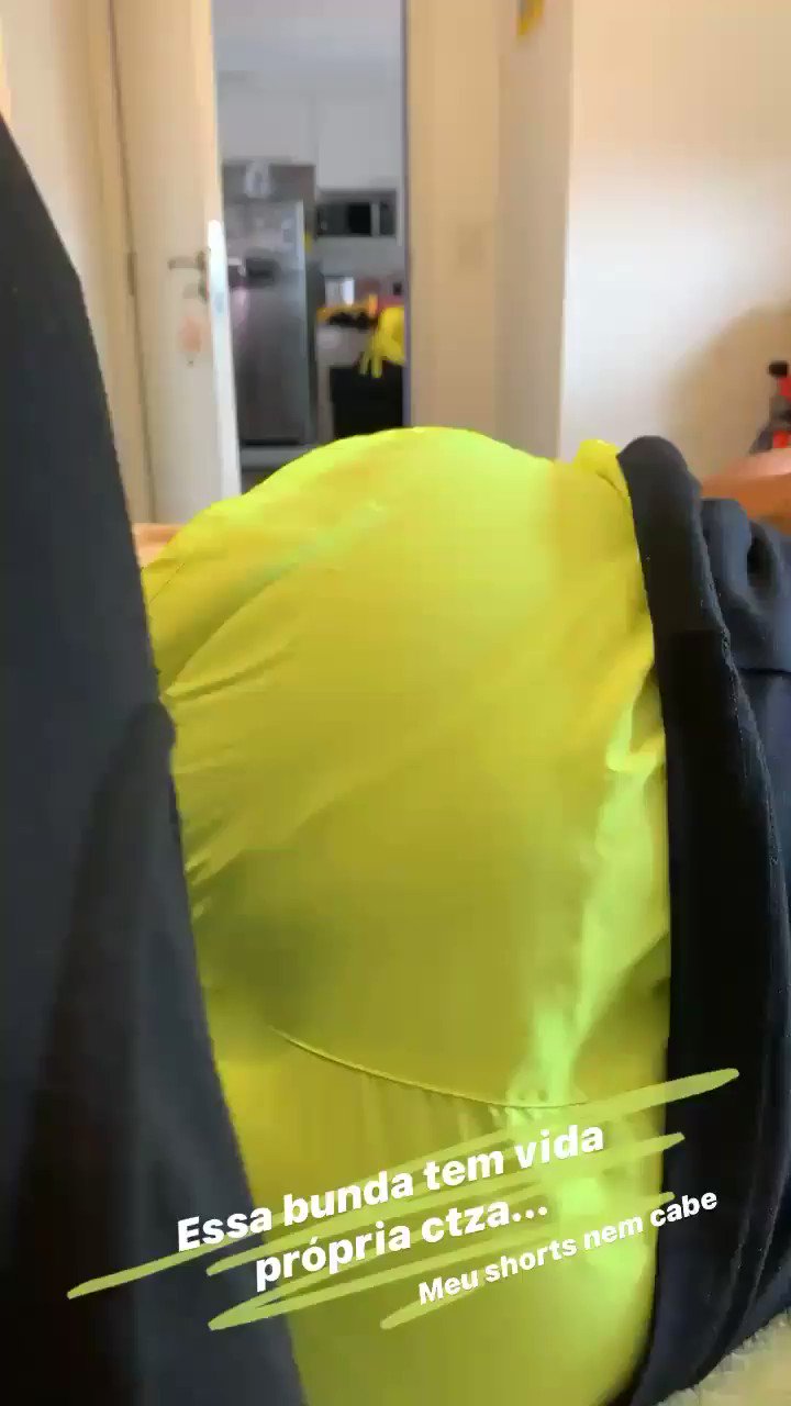 Coroas que gostam de chupar Bunda tem vida propria
