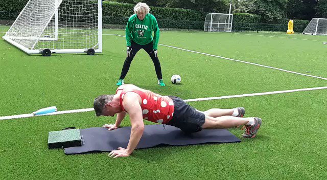 Here’s Sir @rodstewart himself cheering Olly on! 👏 He and wife Penny will be matching donations to Olly’s sponsorship page at https://t.co/KiRijW1a4z #FundraisingFamily #DoItForDemelza #ThankYou https://t.co/yYf1XNZfqV