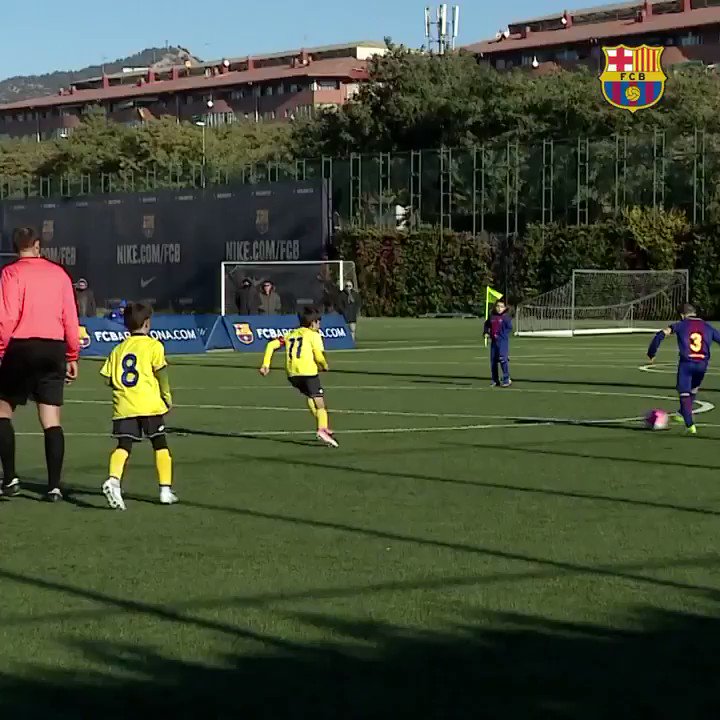 🏠 Futbol històric des de casa! 🎥 Recordem avui quins van ser els millors gols de la Masia del cap de setmana del 16/17 de desembre del 2017.
#forçabarça🔵🔴 #FCBMasia https://t.co/c2Ucv8byh1