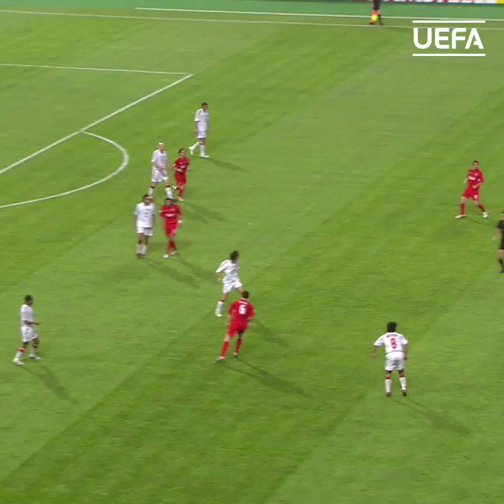 Great assist ✅
😍 Kaká to Hernán Crespo = ⚽️
#UCL | @acmilan | @KAKA https://t.co/sUGZNmeoaN