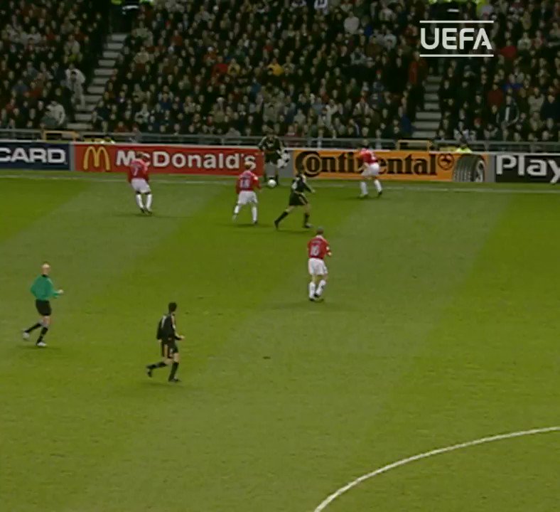 When Redondo's sensational skill set up Raúl González in 2000 👌
#UCL | @realmadriden | @RaulGonzalez https://t.co/Pt2oRxRCPI