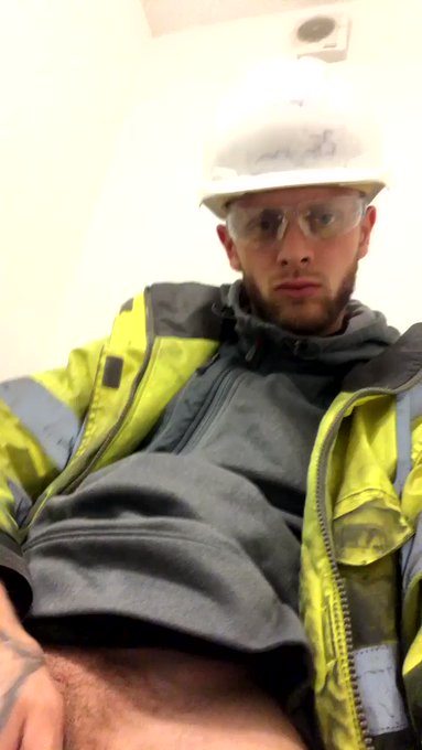 Get ya mouth on that 😈💦

#chav #scally #work #wank #fit #helmet https://t.co/JlAZHZlTdg