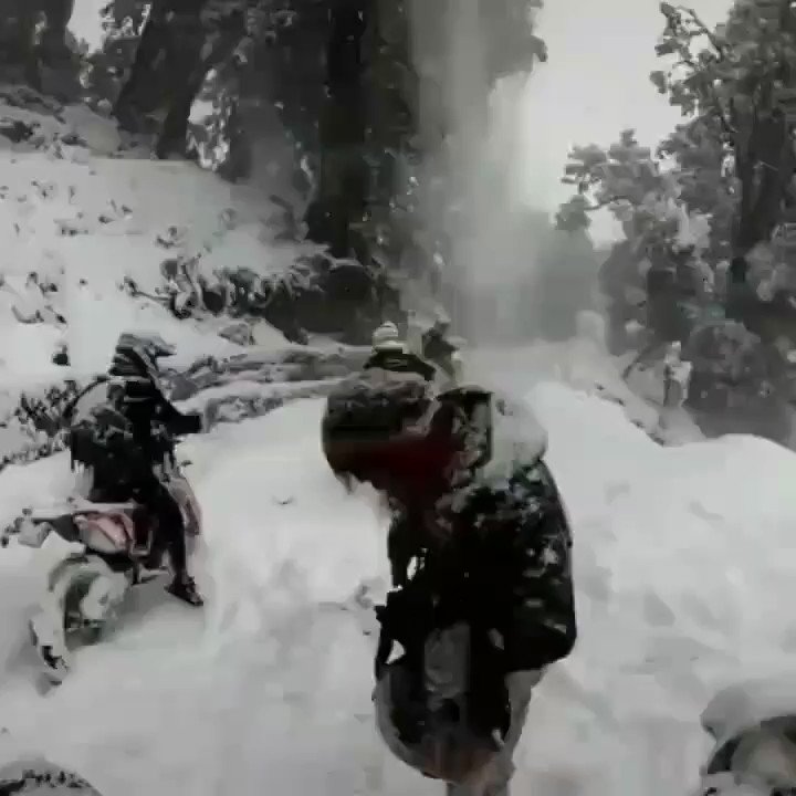 Caught in winter snowfall ❄️🌨️
.
Vedio Cr. 👉 @sachin_kc1
.
#amazingnepal #nepal #visitnepal #wownepal #travelnepal #nepalisbeautiful #nepalnow #travel #trek #nepal8thwonder #discovernepal #himalayas #awesomenepal #pokhara #mounteverestofficial #everest #ebc #annapurna https://t.co/IX60t9FAPq