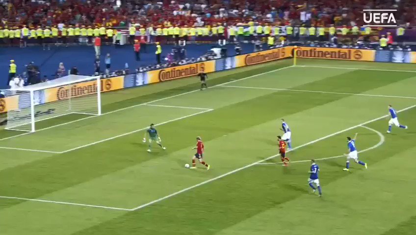 Tal día como hoy, hace 8 años, le estaba gritando a @Torres para que me la pasara... y me la pasó. Final Euro 2012, grandes recuerdos! @SeFutbol ❤️🏆 https://t.co/f586HvE0c1