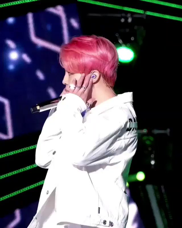 I'm inlove with jimin voice 😍💜🥰 #JIMIN #BTS #BTSで妄想 #makeitright #BTSARMY #bts2020 https://t.co/20DcKRx5bR