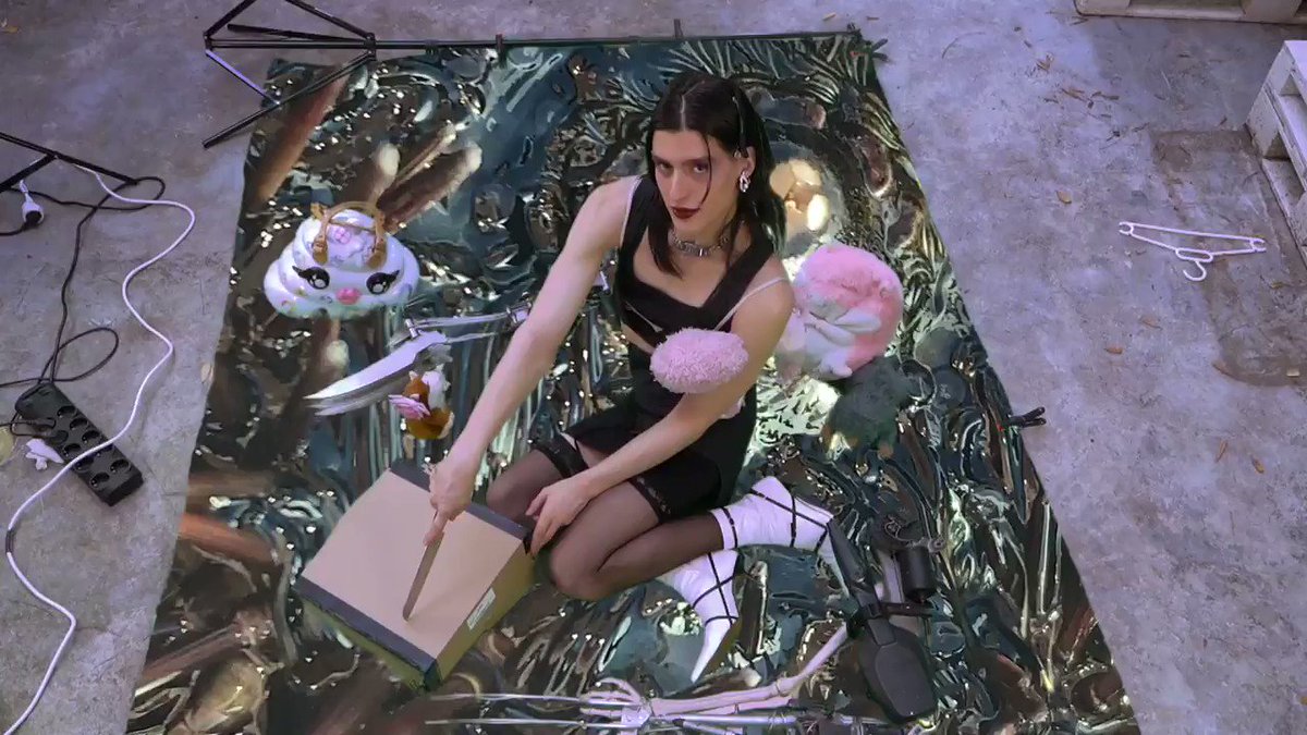When your copy of KiCk i arrives in the mail 💌
Video by Carlos Sáez and Arca / Audio by Arca & Carlos Sáez
https://t.co/W9AvbLoAr5 https://t.co/C1z5XDDcZn