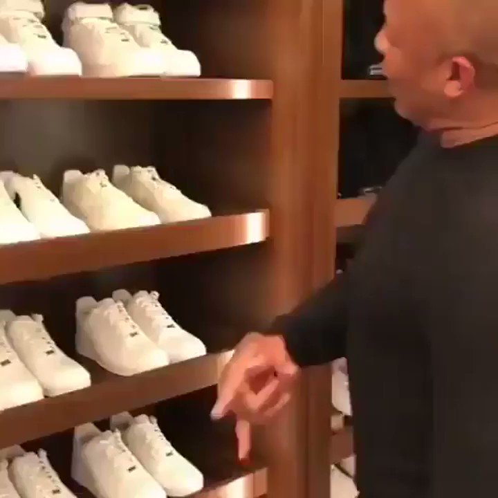 En necesidad de Antibióticos Abreviatura The Sole Supplier on Twitter: "Dr. Dre wears a new pair of Nike Air Force  1s every single day 😱 https://t.co/fRAM9NxsCO" / Twitter