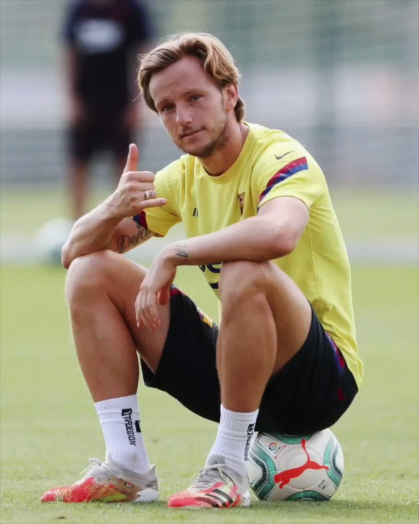 Ready for the next battle! See you tomorrow at 22h! 💪🏼😉⚽️ #ivanrakitic #FCBarcelona https://t.co/VY2PLxAZaZ