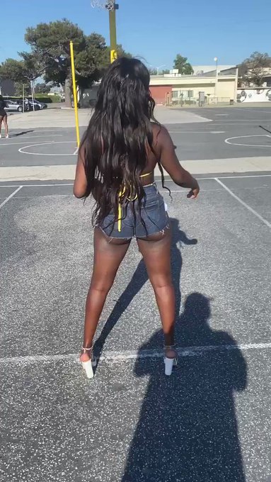 Inner city pussy at the courts https://t.co/3ANirT7A4G hit this pussy right here. https://t.co/WXbMA