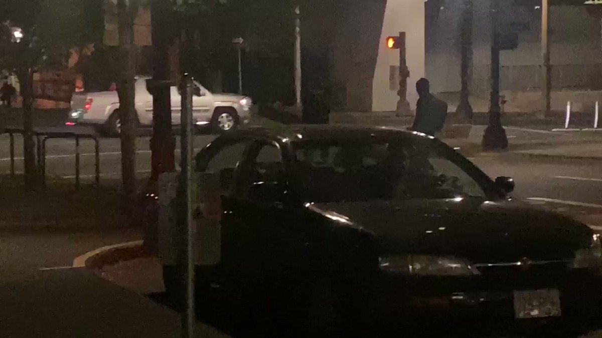 People were walking towards SW 3rd & Madison with lots of wood for the bonfires that had been set.... then they realized police had cleared the area & they dropped the wood & split. #koin6news #PDX #portlandprotest #Portland #Oregon #RoseCity #BLM #BlackLivesMatter #FourthofJuly https://t.co/2CNrh94MGf