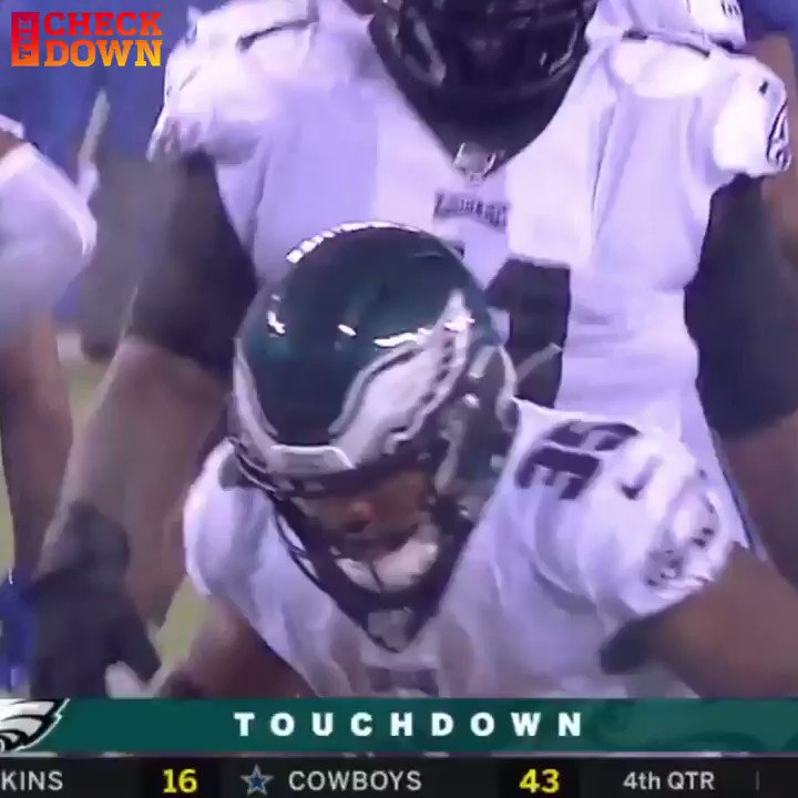 Amazed at how Boston Scott did this TD dance ๐ฅ @BostonScott2 @Eagles https://t.co/JylnbTnUKc