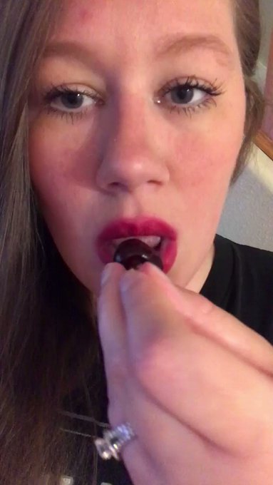 Do you like what my lips can do? Cum find me on https://t.co/TTsMwYaoV2   #lips #amateur #sucking #blonde_beauty