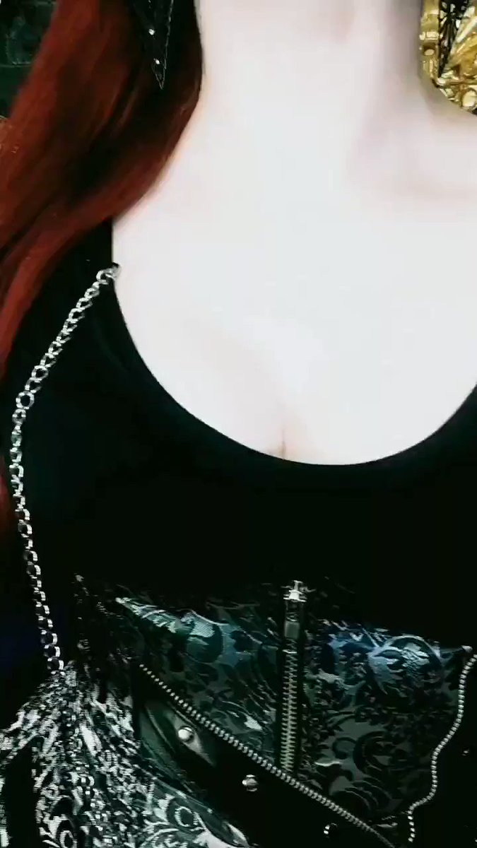 Model - ZiaVyxen fetish