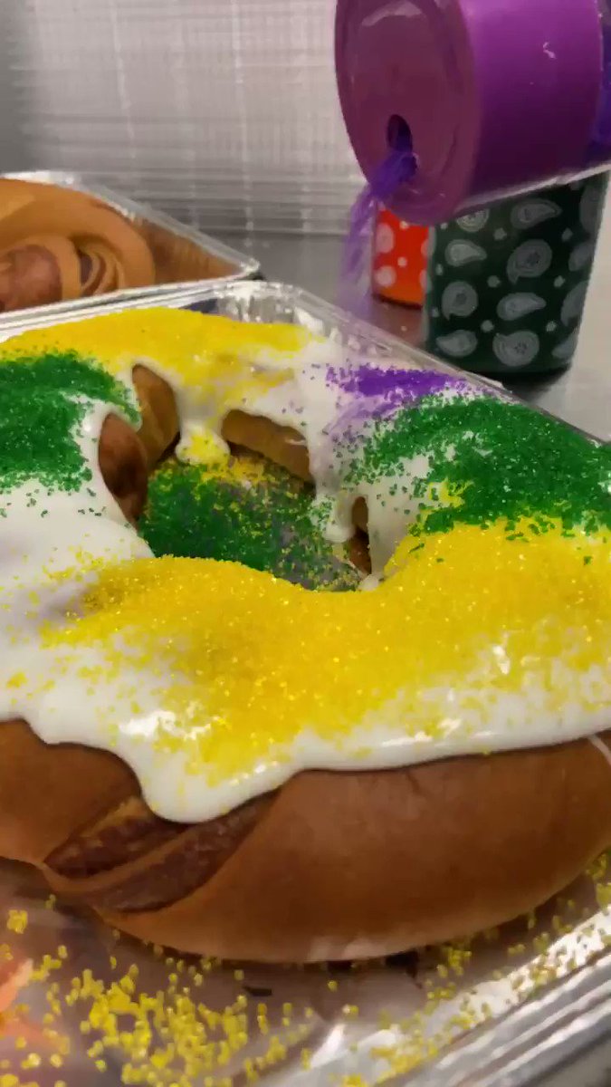 This is the content we like to wake up to. 👑 🎂