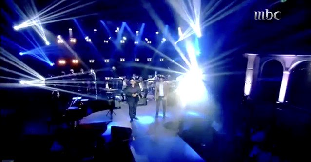 اشوفك وين يامهاجر گلي بأي بلد صاير الفنان الكبير #حاتم_العراقي و #مهند_المرسومي https://t.co/BIF6rueKFU