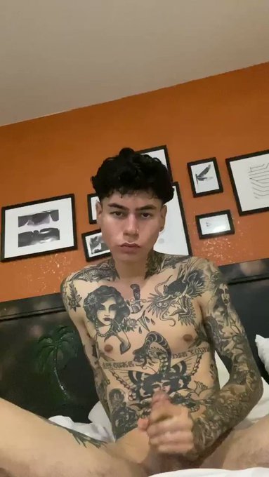 just letting you guys know I do make customs just dm me 😈 https://t.co/mfJHuFFAS5