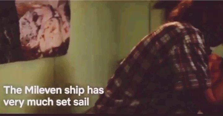 3 INCH MINIMUM 🙊😚😂😂 LOL 😂 #milliebobbybrown #FinnWolfhard #davidharbour #mileven #StrangerThings4 @Stranger_Things https://t.co/fF19Ml3y5f