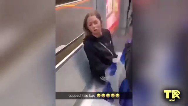 Australia. La pasividad de la chica encajando los golpes sin ni siquiera defenderse. La mainstream media y los políticos estarán orgullosos de las generaciones creadas.
Y no pasa nadie dispuesto a morir matando?
Creo que no nos estamos arrodillando lo suficiente... https://t.co/4MyGuEaGcA