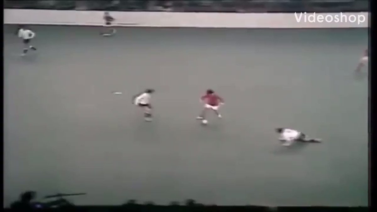 RT @unitedrewind: George Best scoring twice against Spurs in the Daily Express five-a-side competition in 1970.  https://t.co/OVodhWtXZN