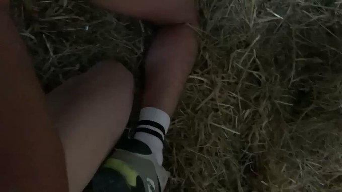 ?An other sneak peek of what happened in that hey barn with the farmers son?

?RETWEET?

https://t.co/AqmuCl7Gts